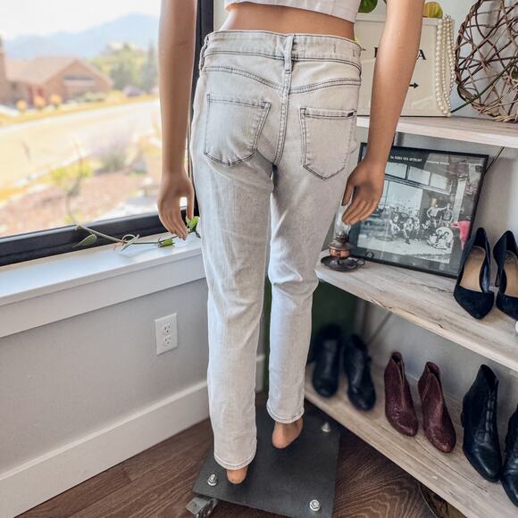 White House Black Market-MidRise Girlfriend-Everyday Soft-White Washed Jean-SZ 0 - Picture 3 of 10